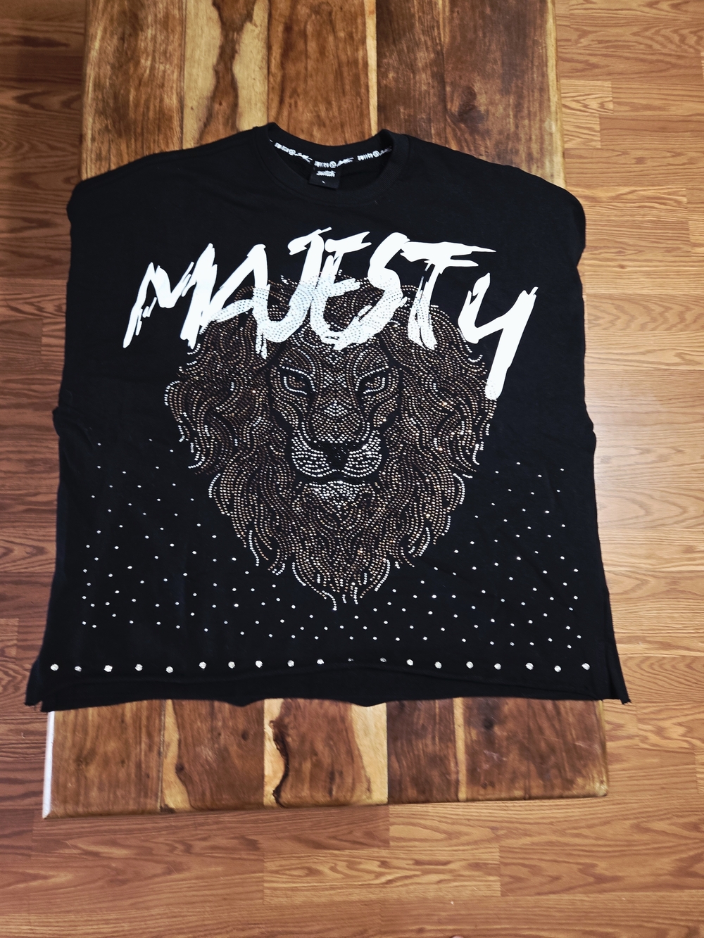 Switch Streetwear Apparel Men's "Majesty" Lion Graphic Tee. Size Large